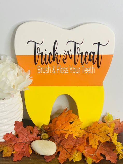 Dental Fall Decor, Dental Halloween Decor, Dental Sign Board Design, Dental Office Fall Decorations, Dentist Halloween Decorations, Halloween Dental Office Ideas, Dental Decorations Ideas, Dental Office Halloween Decorations, Dental Halloween Ideas