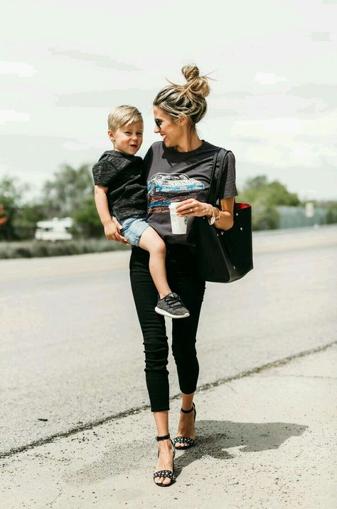 Young Mom Outfits Summer, Young Mom Outfits, Mum Outfits, Stylish Mom Outfits, Mum Style, Mommy Fashion, Boho Mom, Mom Goals, Mommy Outfits