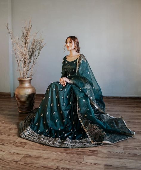 Dark Green Dupatta For Wedding And Eid, Dark Green Desi Dress, Emerald Green Pakistani Dress, Dark Green Pakistani Dress, Teal Pakistani Bridal Dress, Teal Desi Outfit, Pakistani Maxi Dresses, Pakistani Bridesmaids, Desi Dress