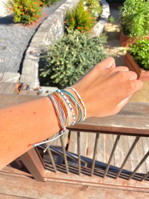 Cute Bracelets Preppy, Summer Jewelry Aesthetic Bracelet, Cool Bracelets Aesthetic, Bracelet Asethic, Obx Aesthetic Bracelets, Bracelets Summer Aesthetic, Pogue Bracelets, Cute Necklaces And Bracelets, Summer Jewelry Bracelets