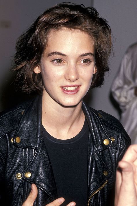 '90s Grunge- HarpersBAZAAR.com Winona Ryder Hair, Soft Grunge Hair, 90s Grunge Hair, Short Grunge Hair, 90s Hairstyles, Grunge Look, Winona Ryder, Beauty Looks, Tumblr Outfits