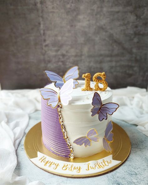 Birthday Cake Ideas For Men Simple, Purple Cake Design, Cake Designs Fondant, Cake Designs Simple, Simple Fondant Cake, Sanrio Cake, 100 Cupcakes, Violet Cake, Elegant Cake Design