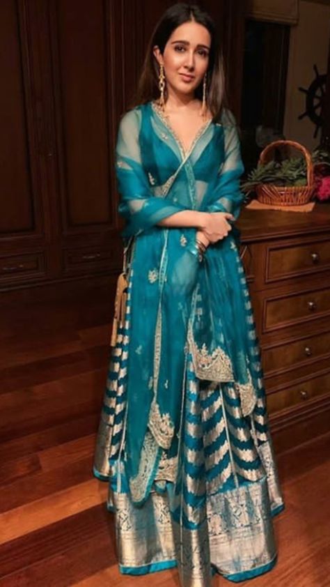 Banarasi Outfit Ideas, Silk Lehenga Banarasi, Indian Outfits Lehenga, Celebrity Stylist, Lehenga Blouse Designs, Long Kurti Designs, Half Saree Designs, Indian Dresses Traditional, Indian Lehenga