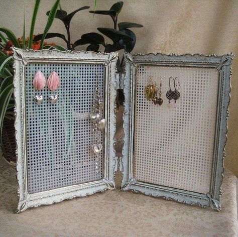 Jewerly Displays, Diy Jewelry Display, Diy Jewelry Holder, Craft Fair Displays, Metal Tree Wall Art, Craft Show Displays, Jewelry Organizer Diy, Store Jewelry, Diy Holder