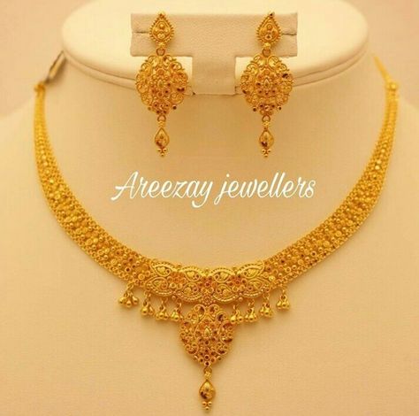 Gold Necklace Set 20 Grams, Indian Gold Necklace Designs, Unique Gold Jewelry Designs, Bridal Necklace Designs, Bridal Jewelery, Gold Bridal Necklace, Pure Gold Jewellery, Perhiasan India, New Gold Jewellery Designs