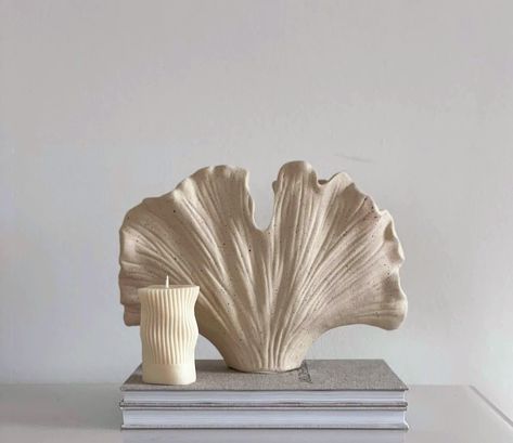 Beige Vase, Shell Vase, Elegant Interior Design, Flower Installation, Tv Wall Decor, Mushroom Decor, Plaster Art, Diy Crafts Room Decor, Apartment Decor Inspiration