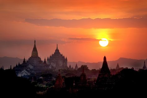 Bagan Sunset View, Bagan Myanmar Photography Beautiful, Bagan Pagoda, Bagan Temples, Myanmar Travel, Buddha Art Painting, Ghost Pictures, Lightroom Presets Portrait, Sunset View