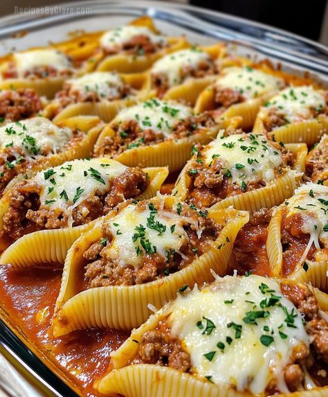 Creamy Ricotta Beef Stuffed Shells - A Hearty, Flavorful Pasta Dish - Recipes By Clare Stuffed Shells With Meat And Ricotta, Shells Recipe Stuffed, Shell Pasta Bake, Dinner Baking Recipes, Shell Stuffed Pasta, Stuffed Shells Bake, Pasta Shell Recipes Stuffed, Stuffed Shells Recipe Without Ricotta, Beef Ricotta Casserole