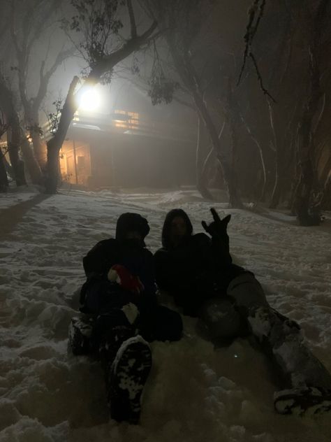 Night Aesthetic Winter, Australia Snow, Snowboarding Aesthetic, Couple Winter, Cosy Blanket, Snow Trip, Winter Inspo, Aesthetic Winter, Winter Photos