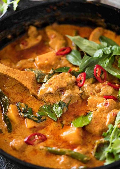 Thai Red Curry Paste Recipe, Thai Red Curry Recipe, Red Curry Recipe, Thai Curry Recipes, Red Curry Chicken, Homemade Curry, Cibo Asiatico, Recipetin Eats, Paste Recipe