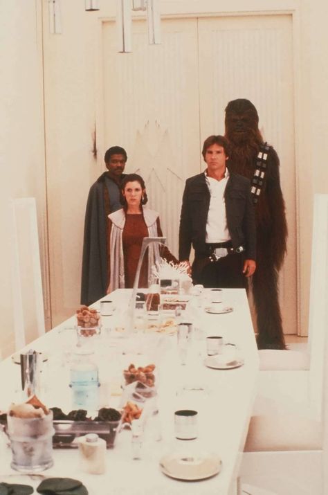 Han, Leia and Chewbacca get a dinner surprise from Star Wars: The Empire Strikes Back (1980) Dark Vader, Han And Leia, Dark Vador, Cloud City, Star Wars Trilogy, Empire Strikes Back, Star Wars Wallpaper, The Empire Strikes Back, Star Wars Pictures