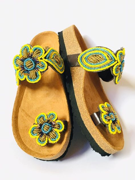 Handmade Slippers For Ladies, African Slippers, Beads Sandals, Slippers For Ladies, Beaded Flip Flops, Ankara Bags, Decorating Flip Flops, African Print Shirt, Crochet Shoes Pattern