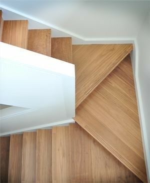 Wooden Stairs Ideas, Stairs Landing, Stairs Ideas, Stairs Architecture, Stairway Design, Basement Stairs, Stair Handrail, Home Stairs Design, Stair Lighting