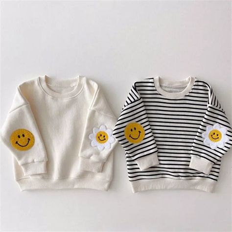 Daisy Sweatshirt, Smiley Daisy, Girls Prints, Accessories Jacket, Kids Sweatshirt, Smiley Face, Cozy Sweaters, Casual Sweatshirt, Casual T Shirts