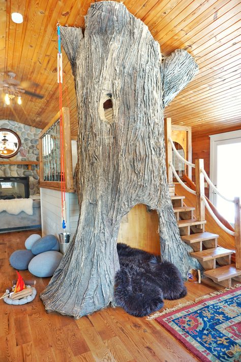 Indoor Tree House inside a log cabin. So much fun for the kids! Indoor Treehouse, Indoor Tree House, Treehouse Living, Tree House Interior, Indoor Tree, Casa Loft, Tree House Kids, Cool Tree Houses, Indoor Trees