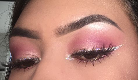 Light Pink Glitter Makeup, Light Pink Eye Shadow, Light Pink Eyeshadow Looks, Prom Eyeshadow, Bday Makeup, Bratz Party, Pink Eye Shadow, Light Pink Eyeshadow, Nyx Concealer