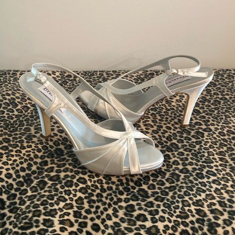 This Is A Strappy Peep Toe Platform Sandal. The Heel Is 3 Inch’s It Also Has A Small Platform In The Front The Shoe Is New Small Heels Sandals, Hoco Shoes Short Heels, White Heels Vintage, White Heels Aesthetic, Shoes Hoco, Heels Hoco, Prom Shoes White, Quince Shoes, Hoco Heels