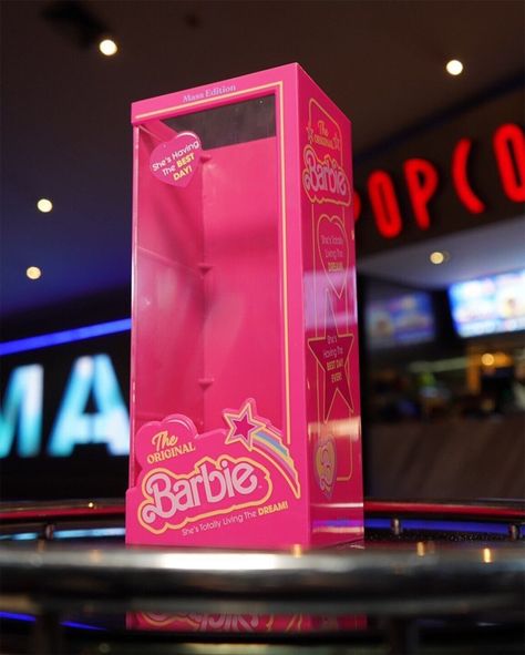 2023 Barbie Popcorn Bucket Movie Cinema Brand New Factory Sealed | eBay Barbie Movie Theater Snap, Barbie Movie Accessories, Barbie Movie Collection, Barbie Popcorn Bucket, Movie Theatre Aesthetic Popcorn, Popcorn Tin, Movie Popcorn, Tin Bucket, Popcorn Bucket