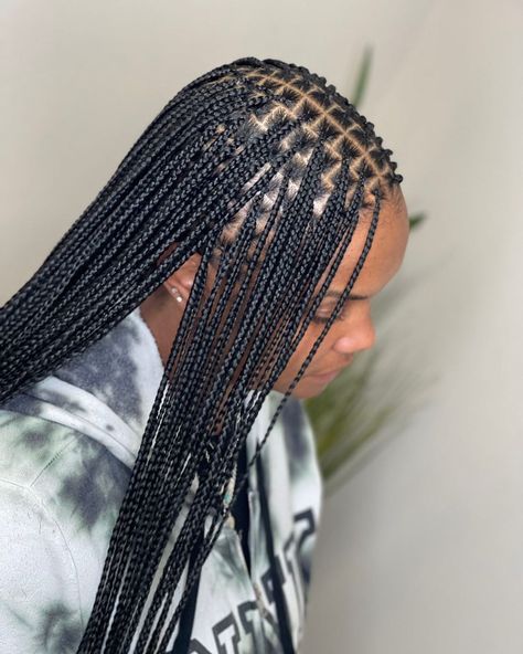 Extra Small Knotless Box Braids Long, Small Full Knotless Braids, Small Box Braids Long Black Women, Small Knotless Box Braids With Color, Medium Waist Length Knotless Braids, Extra Small Knotless Box Braids, Queens Hairstyles, Parting Pattern, Extra Small Knotless Braids