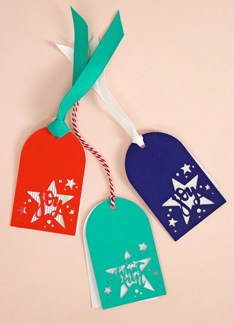 make these cut paper cut christmas tags with your silhouette or cricut Christmas Gift Tags Cricut Free, Diy Gift Tags Cricut, Gift Tags Diy Handmade, Tags Diy Handmade, Diy Handmade Paper, Personalization Ideas, Christmas Gift Tags Free, Christmas Gift Tags Diy, Cricut Christmas Ideas