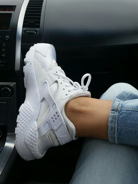 Nike Huaraches Nike Huaraches Outfit Women, Nike Huarache Outfit Women, Nike Huarache Outfit, Huarache Outfit, Huaraches Nike, Huaraches Outfit, Huarache Nike, Winter Sneakers Outfit, Nike Huaraches