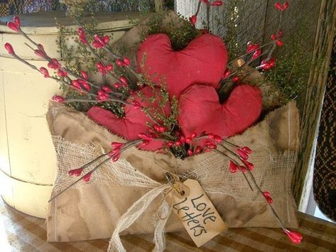 Primitive Valentine Decor, Primitive Valentine, Letter Folk, Valentines Envelopes, Primitive Patterns, Diy Valentines Decorations, Creative Valentines, Handmade Valentine, Décor Diy