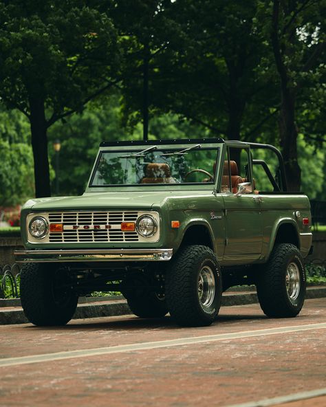 Boxwood Green over Whiskey with Wimbledon White accessories and chrome wheels, oh my Earthy Academia Aesthetic, Green 90s Aesthetic, 2000s Moodboard, Academia Green, Aesthetic Earth, Girlblogger Aesthetic, Bronco Car, Green Academia, Moodboard Inspo