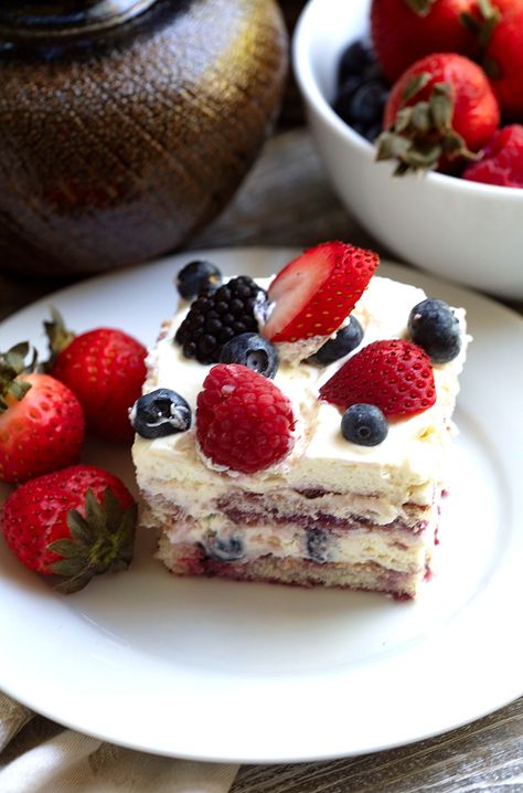 Triple Berry Tiramisu, Mixed Berry Tiramisu, Berry Chantilly Tiramisu, Moscato Berry Tiramisu, Berry Tiramisu Recipe, Mini Trifle Desserts, Tiramisu Italian, Berry Tiramisu, Mini Trifle