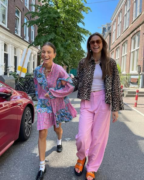 Spring Colourful Outfits, Bright Summer Outfits Aesthetic, Portuguese Street Style, Colourful Spring Outfits, Luna Isabella, Fashion Outfits Feminine, Outfits Bright Colors, Lenin Pants, Colorful Spring Outfits