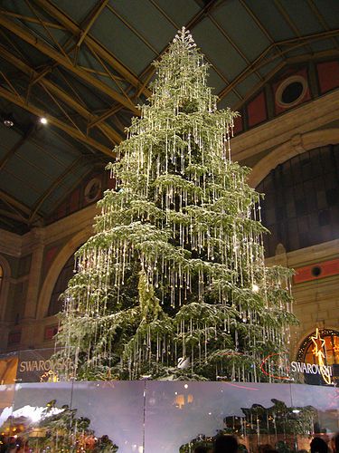 Zürich, Hauptbahnhof | Flickr - Photo Sharing! Crystals On Christmas Tree, Christmas Train Around Tree, Christmas Tree With Lights Only, Christmas Tree With Icicles, Iced Christmas Tree, Christmas Tree Icicles, Icicle Christmas Tree, Ice Christmas Tree, Huge Christmas Tree