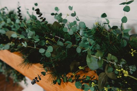 Eucalyptus And Pine Garland, Eucalyptus Christmas Garland, Old Christmas Decor, Natural Garland, Eucalyptus And Pine, Wedding Table Garland, Diy Steps, How To Make Garland, Pinecone Garland