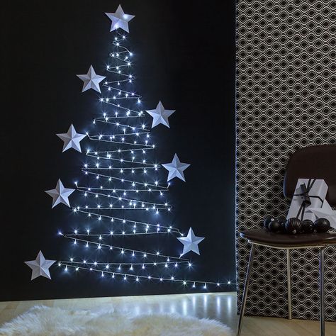 7 ideas de árboles de Navidad para espacios pequeños | Luminal Park Beatles Wall Art, Holiday Items, Arbor, Ideas Para, The Wall, Photo Wall, Mural, Layout, Christmas Tree