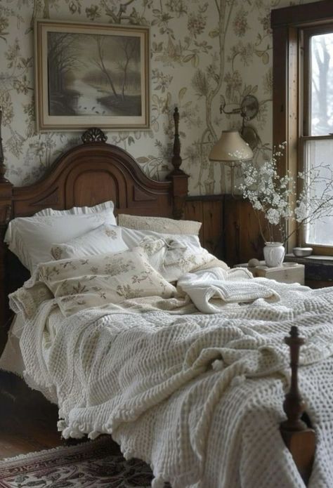 Vintage Bedroom Ideas Victorian, Female Bedroom, Vintage Bedroom Ideas, Farmhouse Bedroom Decor Ideas, Vintage Bedroom Decor, Bedroom Ideas Inspiration, Moody Bedroom, Boho Style Bedroom, Bedroom Decor Inspiration