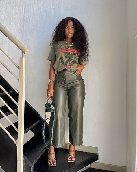 Casual Chic Attire For Women, Monochromatic Jean Outfit, Bbq Party Outfits Summer Black Women, Black Woman Spring Outfit, Finding Style Aesthetic, Fun Outfits Black Women, Halle Bailey Fashion, Feminine Maximalist Outfits, Outfits With Graphic Tees Black Women