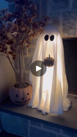 Tomato Cage Ghost, Ghosts For Halloween, Halloween Office, Ghost Diy, Holiday Hack, Scary Decorations, Ghost Light, Easy Halloween Decorations, Cage Light