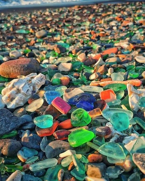 Ussuri Bay wasn’t always filled with bead-like, rainbow glass. Located near a porcelain factory, the beach was often used to dispose of unwanted glass…and over the years, nature has polished the glass into colourful “pebbles”. Would you visit this beautiful beach? Nature Places, Dream Vacation Spots, Adventure Cat, Wonderful Nature, Glass Beach, Sea Glass Beach, Beach Color, Oak Island, Rainbow Glass