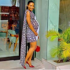 Daily Style Inspiration (@fashionjunkie9ja) • Instagram photos and videos Ankara Maternity, Styles For Pregnant Women, African Maternity, African Maternity Dresses, Dresses For Pregnant Women, Ankara Gown Styles, Stylish Maternity Outfits, African Print Dresses, Stylish Maternity