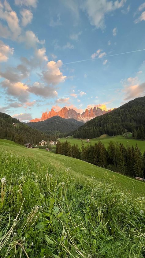 with__heron on Instagram: Perfect sunset in Dolomites 🤩 . Follow @with__heron for more 🔥 . . #southtyrol #dolomiti #dolomitiunesco #dolomitesitaly #dolomites4you… Image Nature, Pretty Landscapes, Alam Yang Indah, Nature Aesthetic, Pretty Places, Sky Aesthetic, Travel Aesthetic, Nature Pictures, Nature Beauty