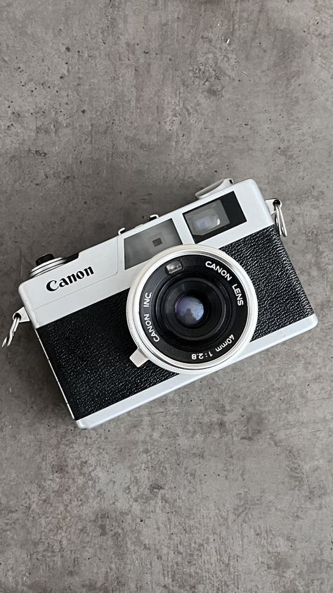 Canon Canonet QL 28 (40mm F2.8 Lens) Made in Taiwan between 1971-1976 In good cosmetic/exterior condition (some user marks) Please note that we have multiple units of this camera. While you may not get one with the same serial number, we will ensure that you receive a unit with the same condition. Great classic vintage camera design with matt chrome metal finishing and beautiful black leather. This is one of the most popular series of cameras that Canon made in the film era - Canon Canonet. Cano