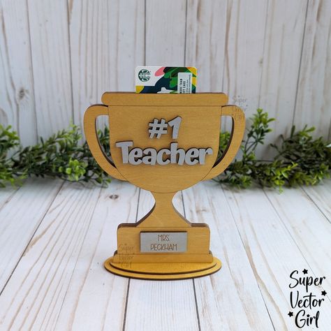 Teacher appreciation week is next week. Give your teachers a trophy that also holds a gift card or handwritten notes. 20% OFF until Sunday night with Code TEACHER20 or thru this link: https://www.supervectorgirl.com/collections/graduation-teachers-school #supervectorgirl #trophy #teacher #teacherappreciation #laserfiles #xtool #xtoolmade #xtoolp2 Card Holder Diy, Gift Card Holder Diy, Teacher Awards, Principal Gifts, Staff Gifts, Teachers Day Gifts, Teachers Halloween, School Teacher Gifts, Handwritten Notes