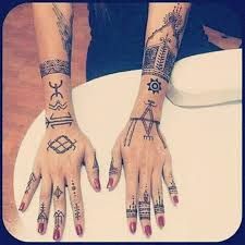 Berber tattoo, tattoos and Berber culture �— Steemit Berber Tattoo, Pagan Tattoo, Berber Symbols, Henna Tattoo Hand, Body Modification, 문신 디자인, Tattoo Designs For Women, Rose Tattoos, Finger Tattoos