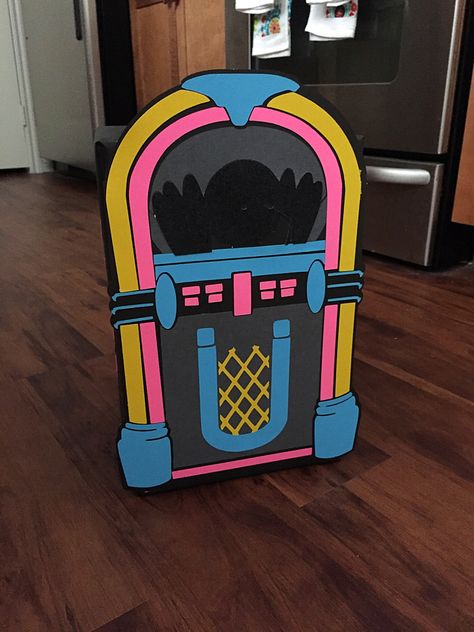 Juke Box Diy Cardboard, 70s Theme Float, Jukebox Valentine Box Ideas, Disco Themed Hallway, Juke Box Diy, Diy Jukebox Prop, Jukebox Costume, Jukebox Decoration, Retro Party Decorations