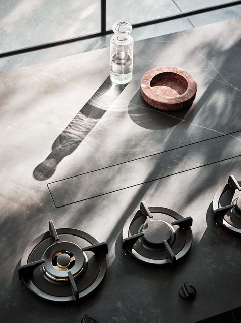 PITT Cooking's Integrated Burners Are the Beauty Queens of Kitchen Cooktops - Architectural Digest Pitt Cooking, Moody Kitchen, Kitchen Cooktop, Kitchen Guide, Gas Burners, Cooktops, Loft Design, Countertop Materials, Interior Deco