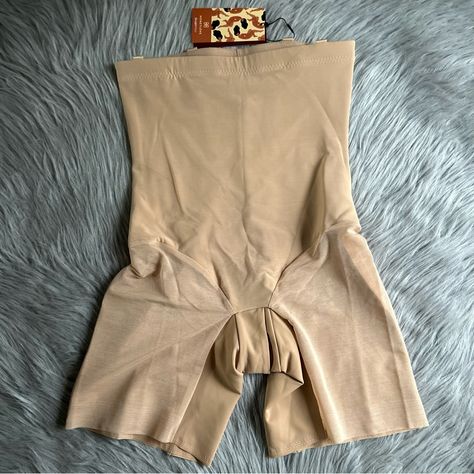 Honeylove Sculptwear Superpower Short Women Size Medium Sand Shapewear Sculpting Brand New With Tags, Never Worn No Straps Included All Over Sculpt Targeted Compression Never Rolls Down Posture Support Easy Bathroom Access Smoke Free And Pet Friendly Home Posture Support, Short Women, Simple Bathroom, Super Powers, Shapewear, Women's Intimates, Pet Friendly, Rolls, Womens Sizes