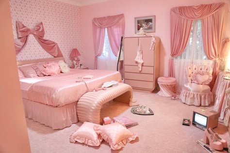 Pink lacquered dresser & bedroom set, 80s doll house, girly, vintage Barbie, shabby chic, old Hollywood glam, hollywood regency, pink bow, pink carpet, pink frosted hearts perfume vanity set, pink lamps, pink shoes, vintage pink TV, vintage pink dresses, Betsey Johnson, pink lingerie, pink satin sheets, pink floral wallpaper, vintage pink phone, pink vanity, pink mirrors 80s Bedroom Aesthetic, Barbie Bedroom, 80s Bedroom, Retro Bedrooms, Pink Room Decor, Pink Bedrooms, Girly Room, Cute Bedroom Decor, Pretty Room