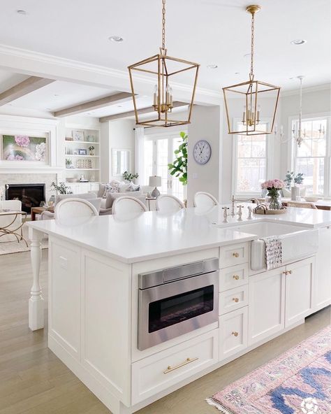 Model Dapur, Hamptons Kitchen, Best Kitchen Design, White Kitchen Island, Classic Kitchen, White Kitchen Design, Butler Pantry, Modern Farmhouse Kitchens, Kitchen Inspo