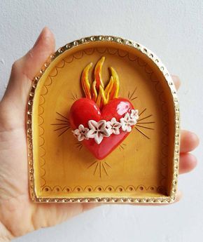 Wall Hanging Arrangements, Ceramic Art Wall, Hanging Arrangements, Den Mrtvých, Wall Shrines, Sacred Heart Art, Diy Fimo, Flaming Heart, Sacred Hearts