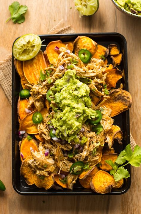 Sweet Potato Nachos with Chicken Carnitas Nachos With Chicken, Chicken Carnitas, Healthy Nachos, Chicken Nachos Recipe, Potato Nachos, Sweet Potato Nachos, Nachos Recipe Easy, Sweet Potato Slices, Sweet Potato Chips