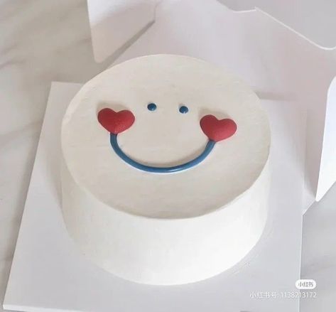 Smile Cake Design, Small Cakes Ideas Minis Aesthetic, Small Birthday Cakes, Bento Cakes, Mini Torte, Desserts Cake, Funny Birthday Cakes, Simple Cake Designs, Mini Cakes Birthday