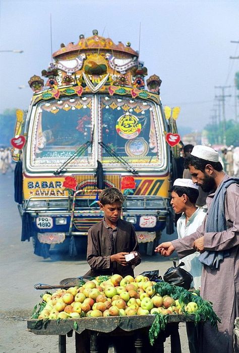 Truck Art Pakistan, Pakistan Pictures, Afghanistan Culture, Pakistani Art, Pakistan Culture, Bus City, Pakistani Culture, Peshawar Pakistan, Muslim Culture